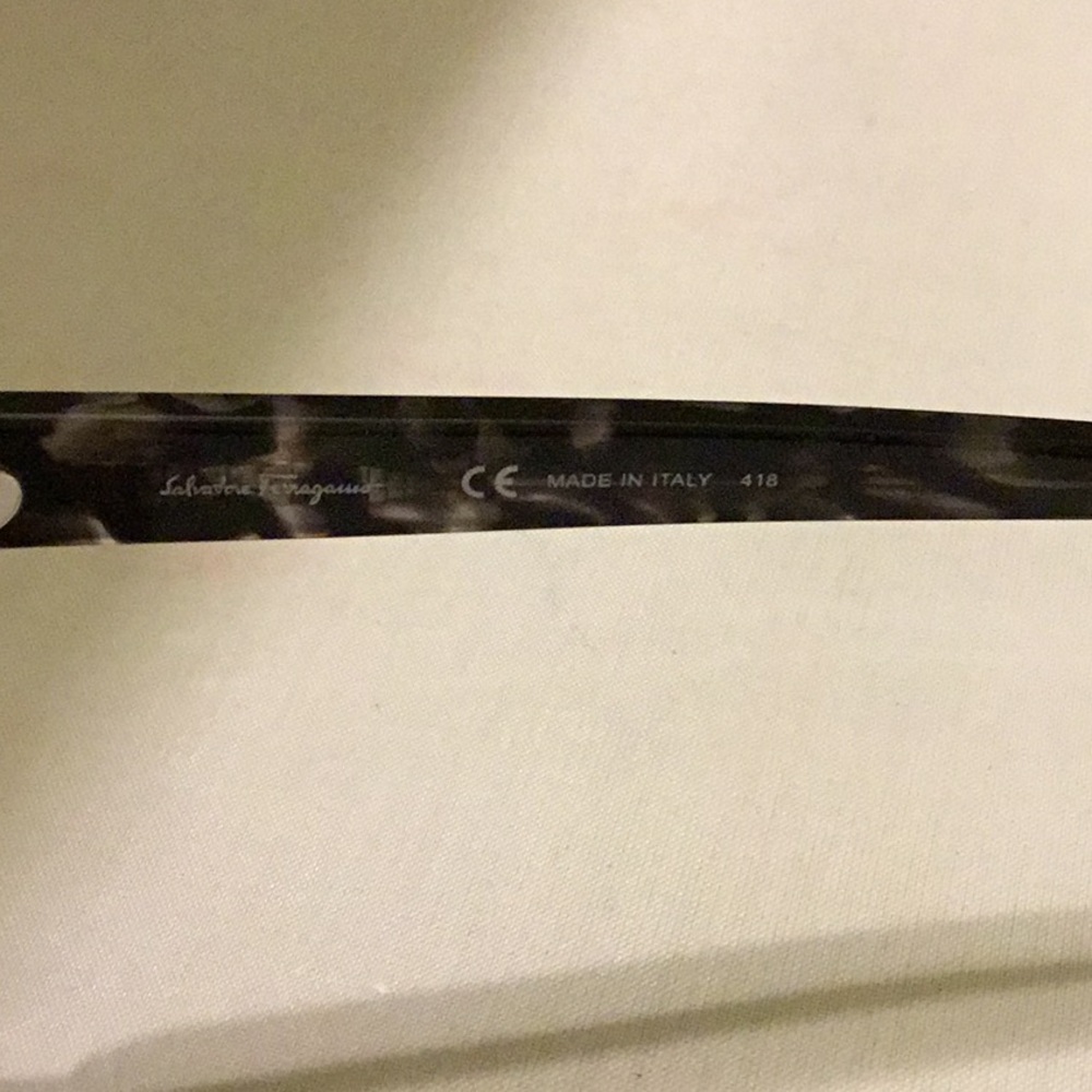 COPY - SALVATORE FERRAGAMO SUNGLASSES. - Picture 6 of 9
